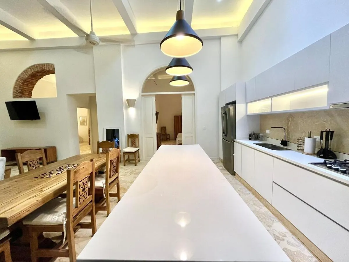 Walled City 2 Private Patios, Rooftop With Pool Cartagena 아파트