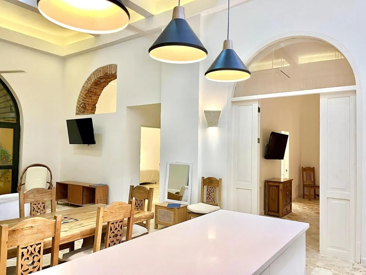 Walled City 2 Private Patios, Rooftop With Pool Cartagena 아파트